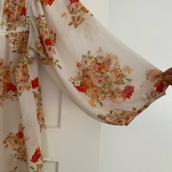 Forever 21 flowy floral top - Picture 3 of 5